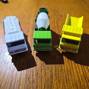 Set Of 3 Yatming Utility  Trucks